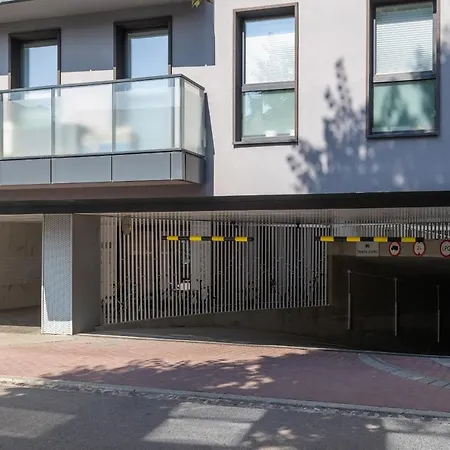 Deluxe Podskale 18 With Parking & Balcony In By Renters Prestige * Cracovie
