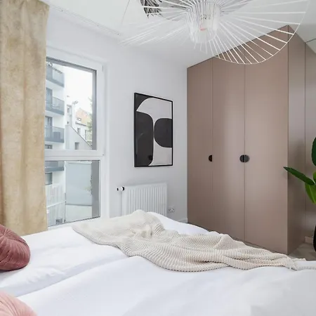 Deluxe Podskale 18 With Parking & Balcony In By Renters Prestige * Cracovie