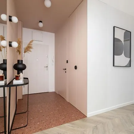 Deluxe Podskale 18 With Parking & Balcony In By Renters Prestige Kraków